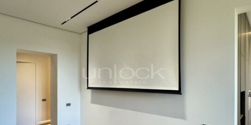 3-комн квартира улица Алексея Свиридова,  д. 1