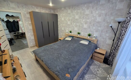 Продажа 3-комн квартиры на вторичном рынке Аэродром, улица Новосёлов,  д. 8