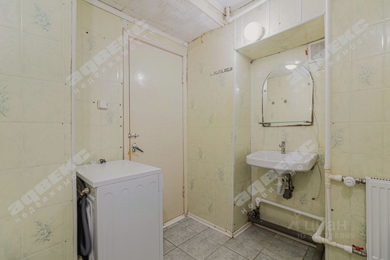 Продажа 2-комн квартиры на вторичном рынке 11-я Васильевского острова линия, 20