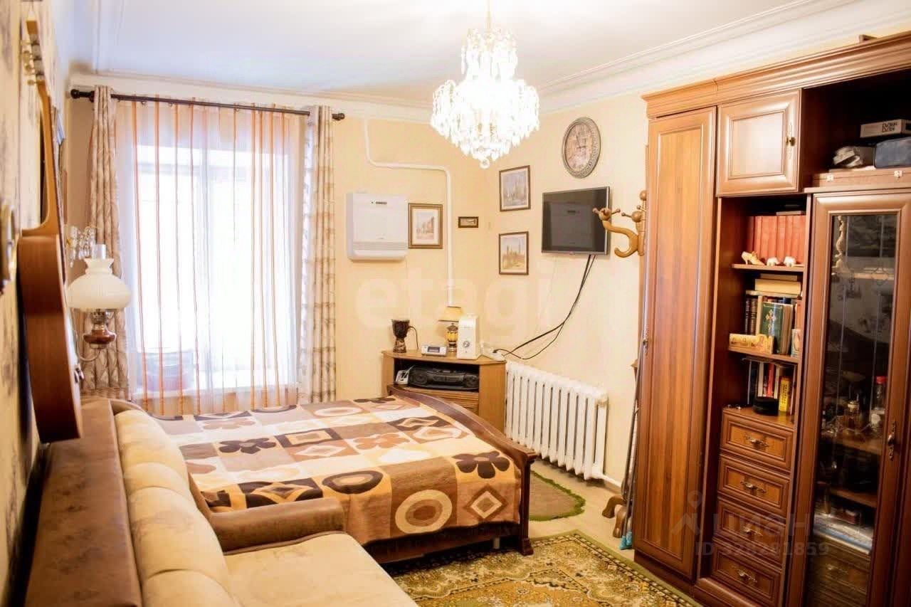 Продажа 2-комн квартиры на вторичном рынке Театральная площадь, 2