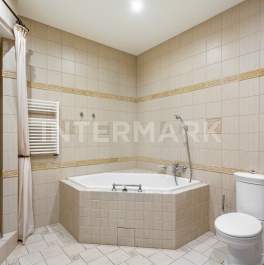 Продажа 4-комн квартиры на вторичном рынке Оболенский пер., 9 корп. 8