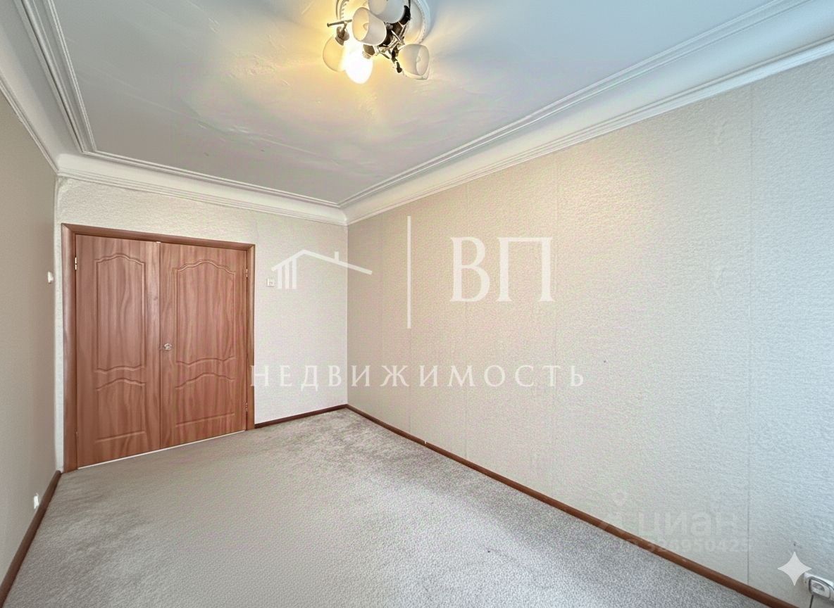 Продажа 4-комн квартиры на вторичном рынке проспект Малый Васильевского острова, 48