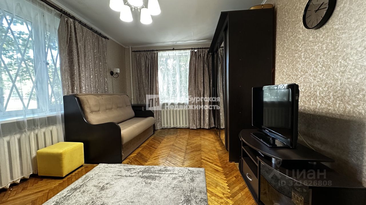 Продажа 2-комн квартиры на вторичном рынке Краснопутиловская улица, 100