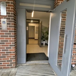 Продажа 1-комн квартиры на вторичном рынке Петергофское ш,  д. 76,  к. 13