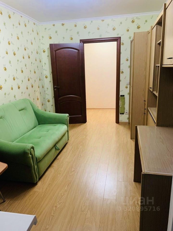 Продажа 2-комн квартиры на вторичном рынке Нахабино пгт, улица Школьная,  д. 15