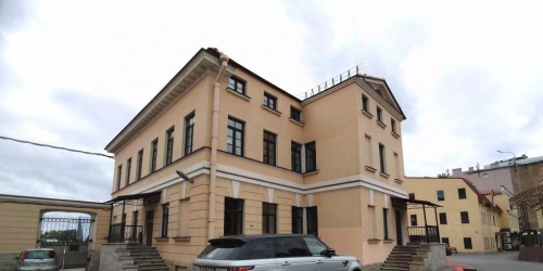 Отдельное здание Синопская набережная,  д. 70