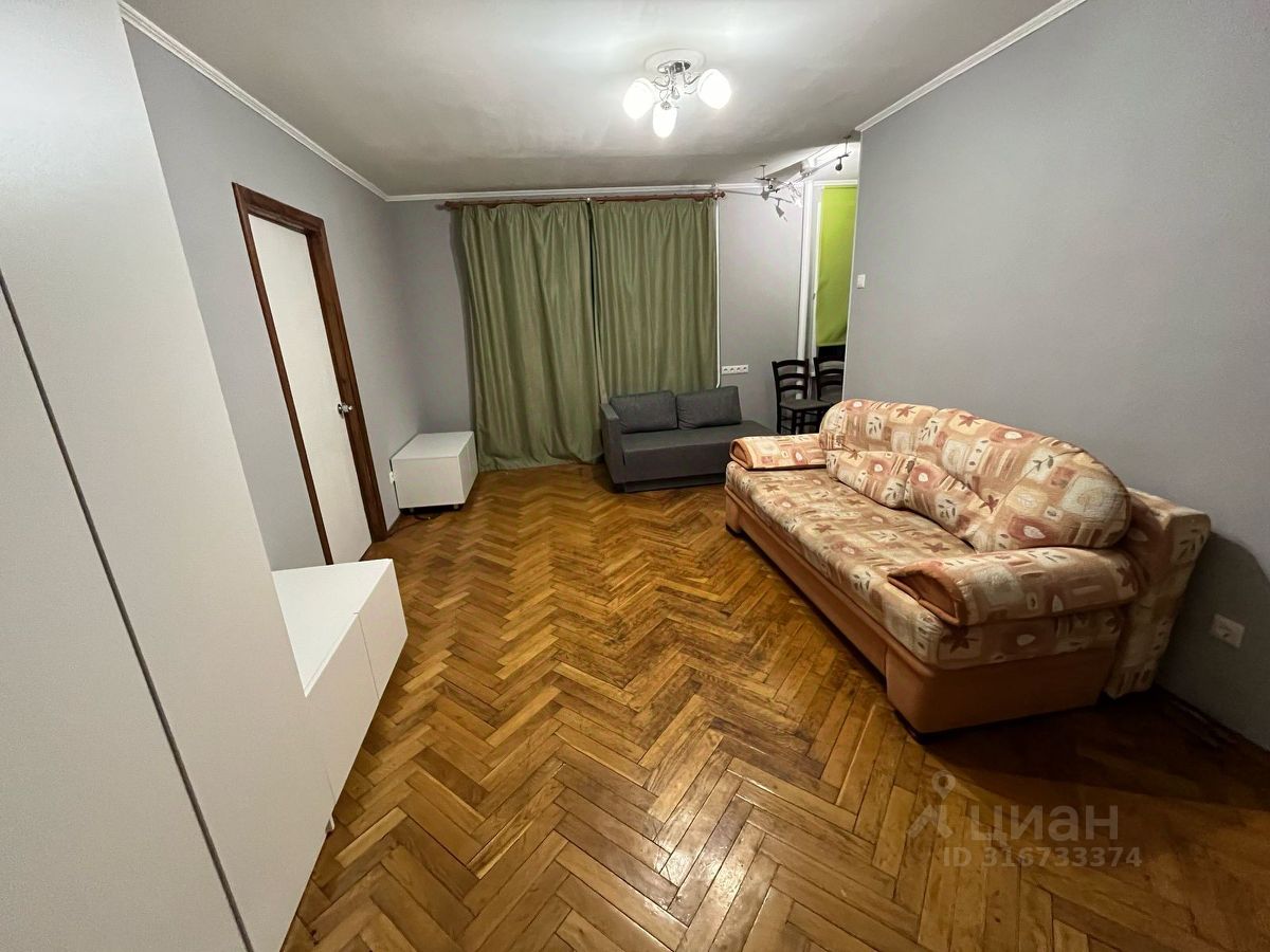 Аренда 2-комн квартиры на вторичном рынке Есенинский бульвар, 3