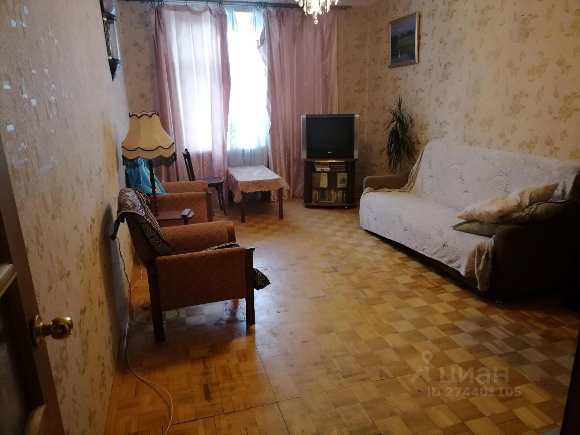 Продажа 3-комн квартиры на вторичном рынке пос. Металлострой, Центральная улица, 11