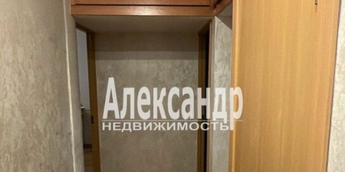 2-комн квартира Большевиков пр-кт,  д. 79,  к. 1