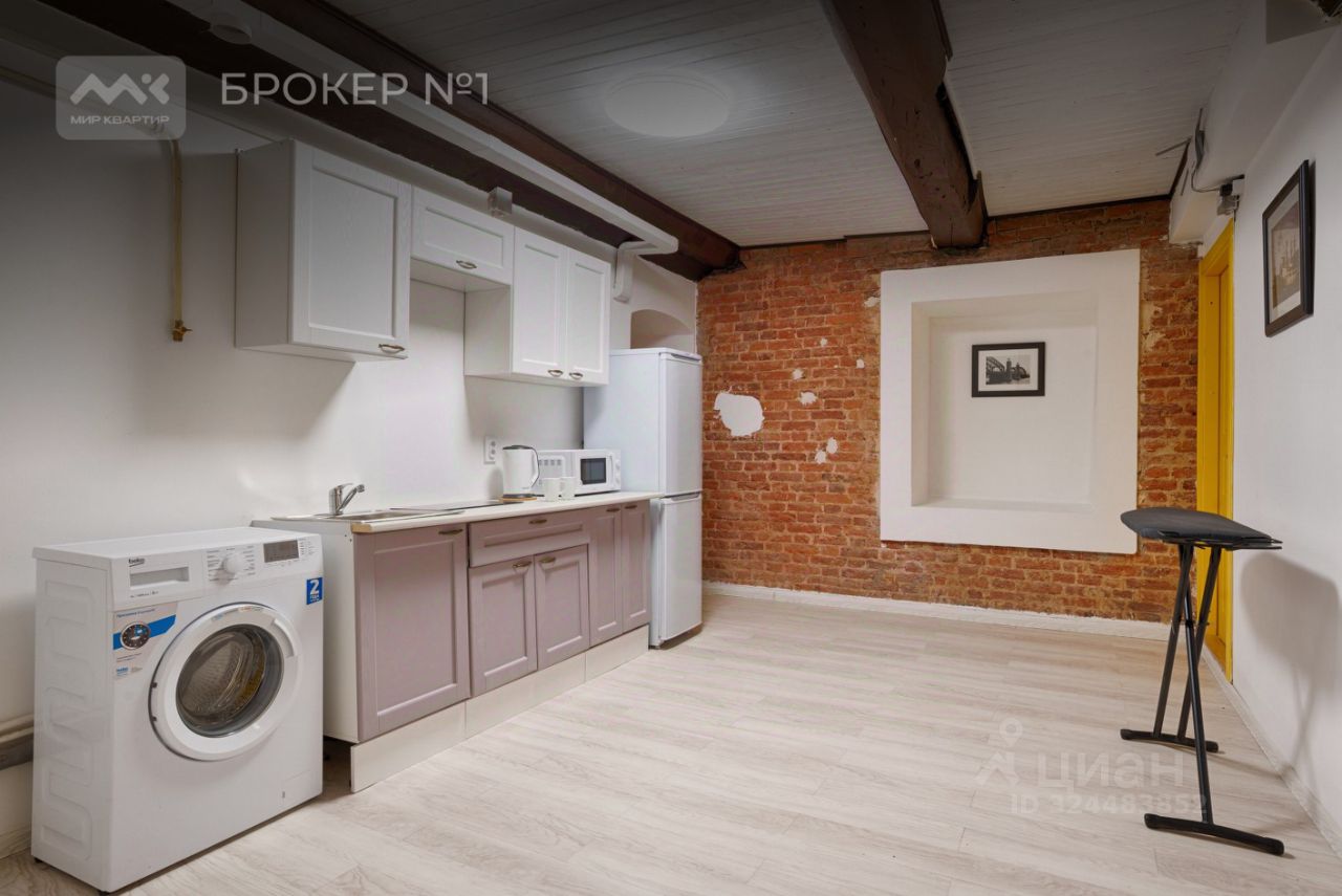 Продажа 6-комн квартиры на вторичном рынке набережная Реки Мойки, 1/8