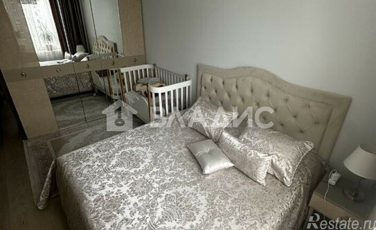 Продажа 2-комн квартиры на вторичном рынке Нововатутинская 3-я ул,  д. 8