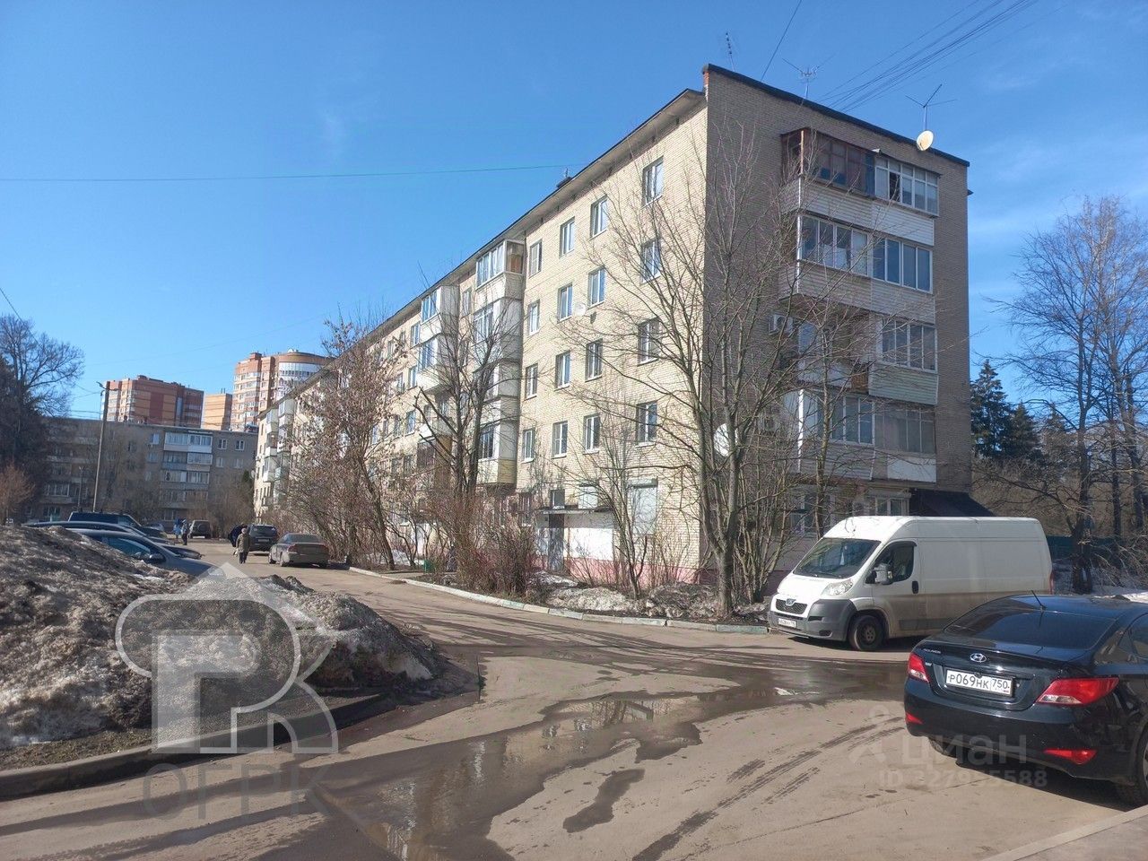 Продажа 3-комн квартиры на вторичном рынке Сходня мкр, Горная улица, 26