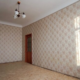 Продажа 2-комн квартиры на вторичном рынке Пикалево г, Строительная ул,  д. 36