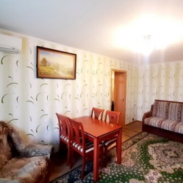 Продажа 2-комн квартиры на вторичном рынке Кириши, ул Советская,  д. 13