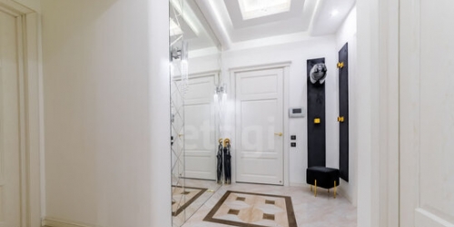 3-комн квартира ул Карташихина,  д. 12