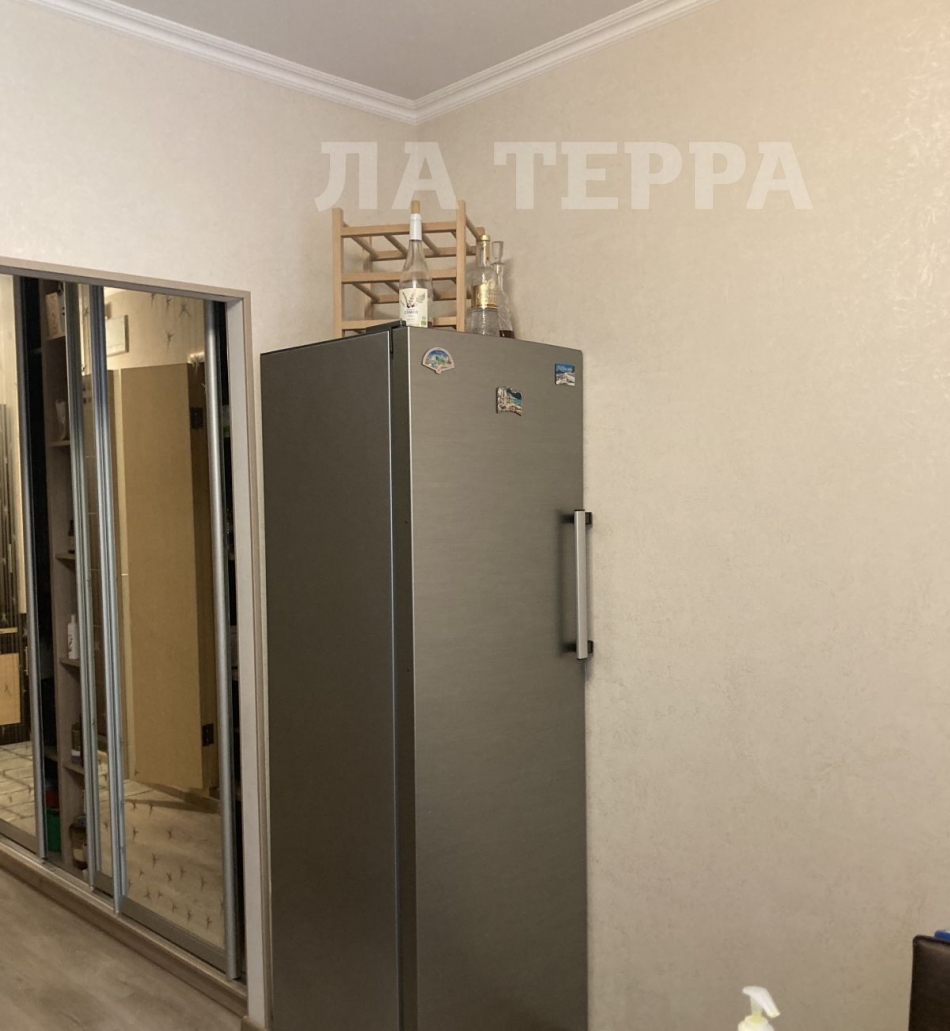 Продажа 4-комн квартиры на вторичном рынке Кедрова ул, 19