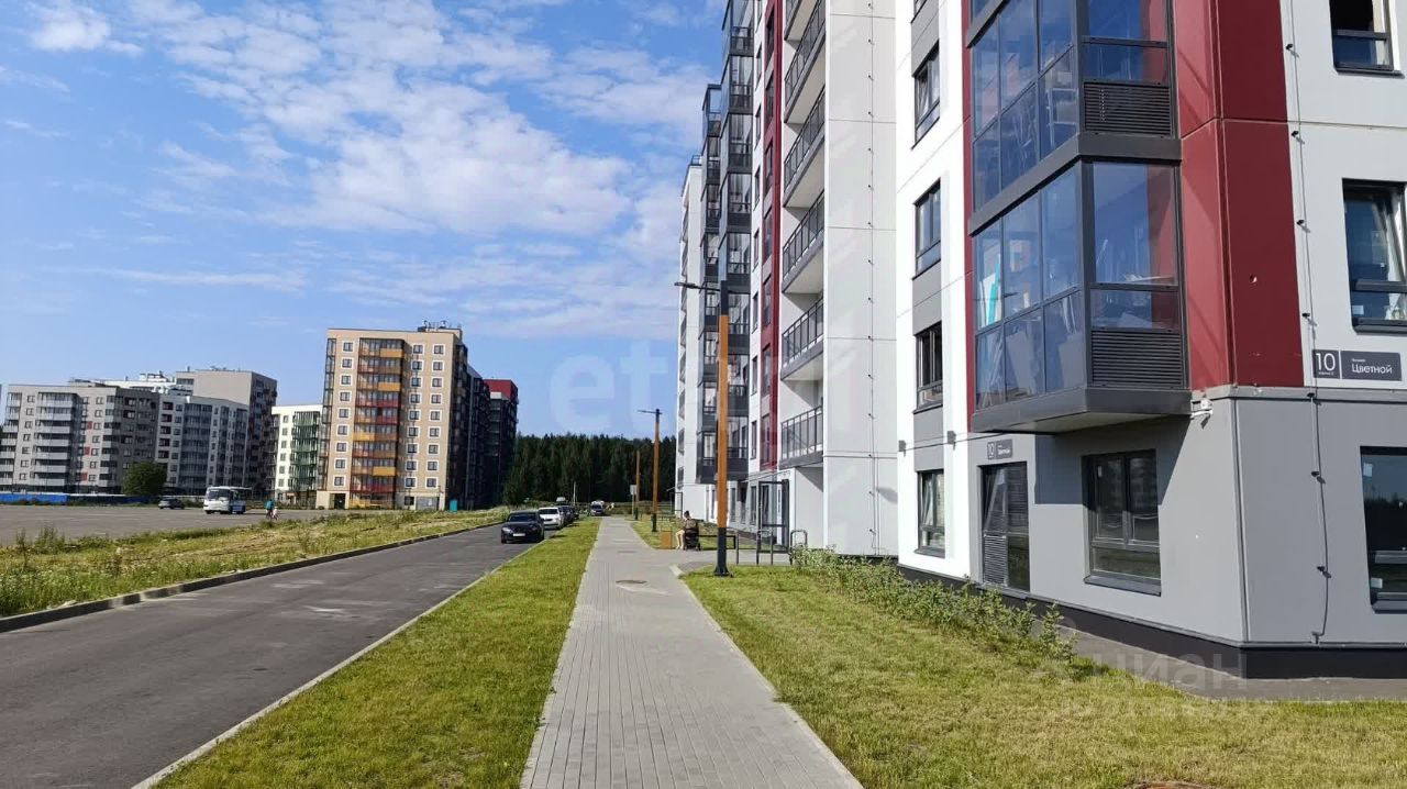 Продажа 2-комн квартиры на вторичном рынке пос. Янино-1, бульвар Цветной, 10к1