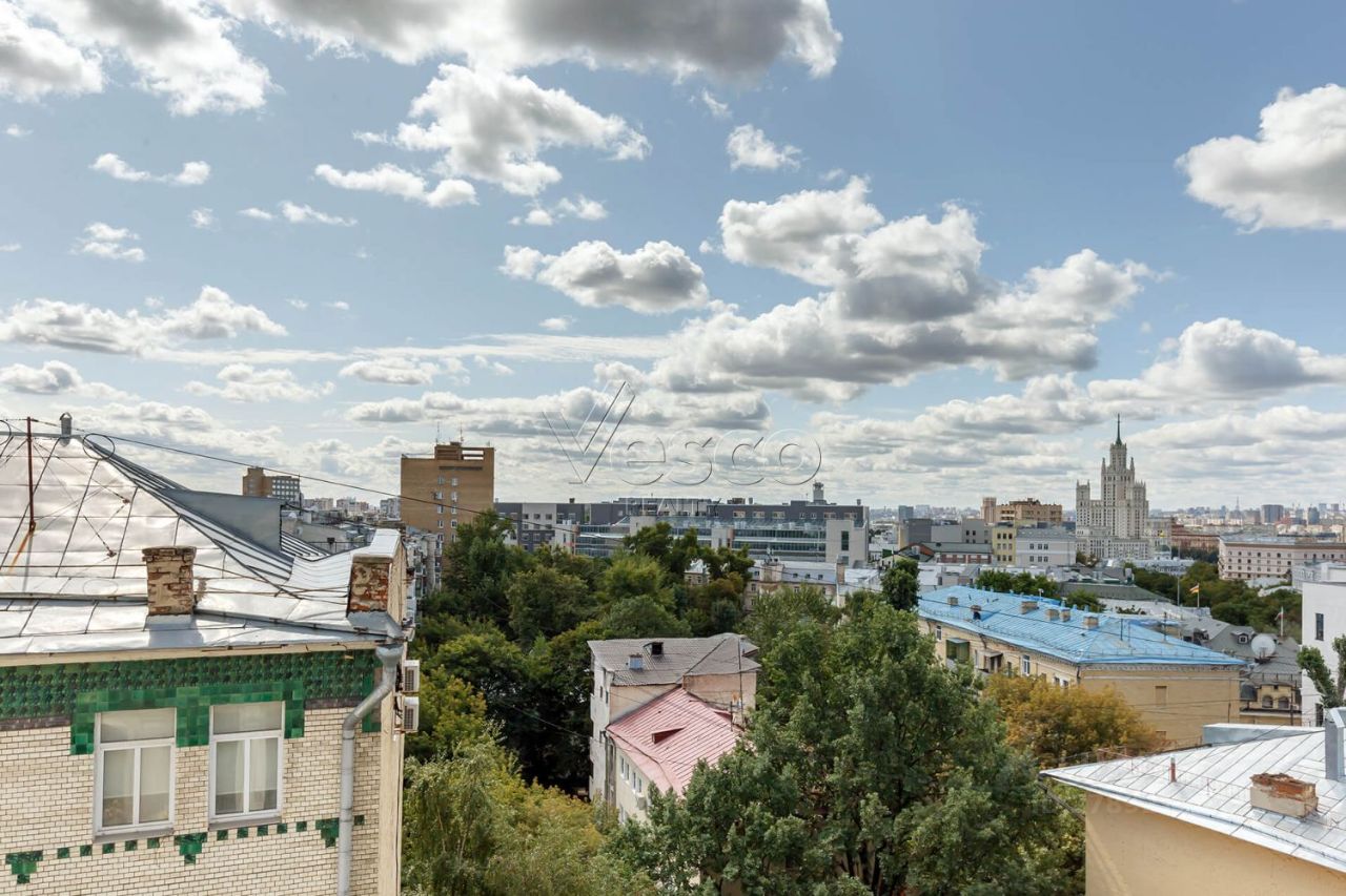 Продажа 3-комн квартиры на вторичном рынке Казарменный переулок, 3