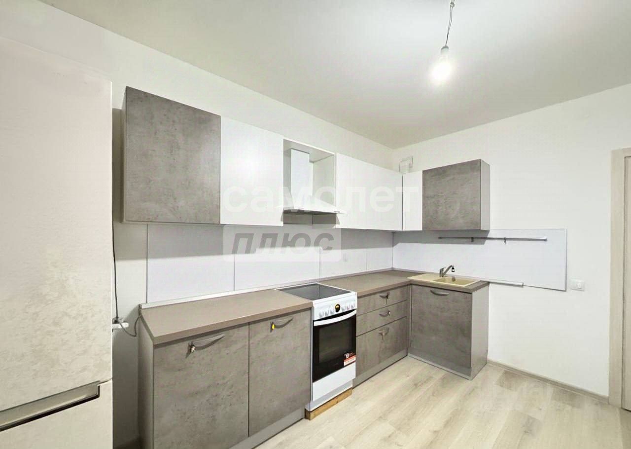 Продажа 3-комн квартиры на вторичном рынке улица Генерала Кравченко, 8