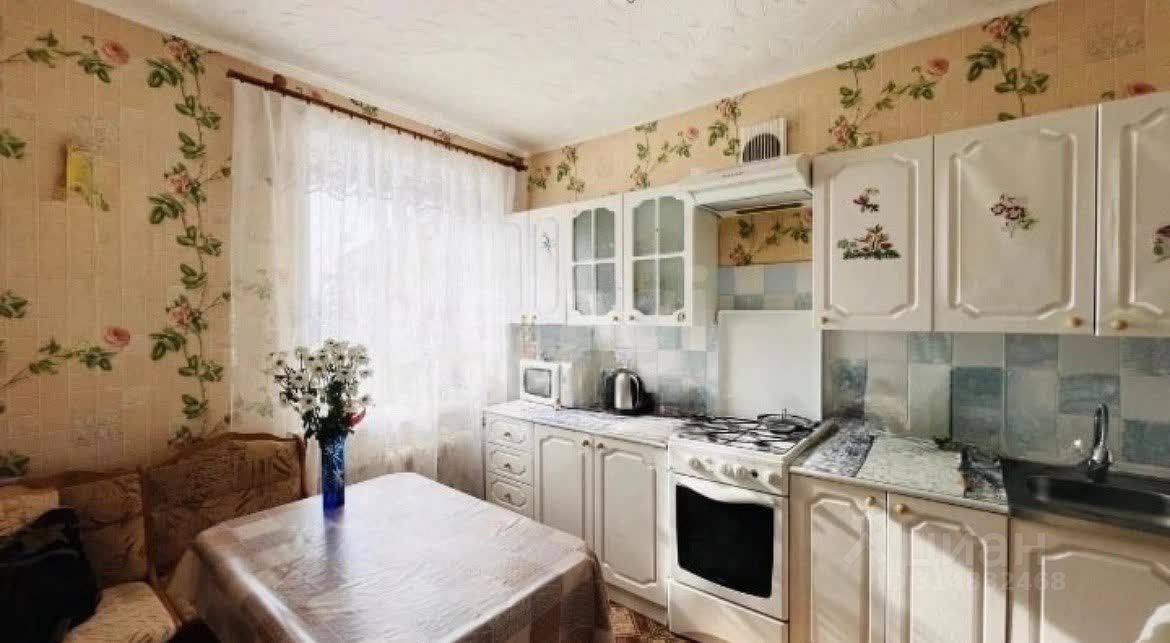 Продажа 3-комн квартиры на вторичном рынке Кириши, проспект Героев, 2