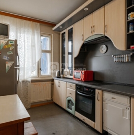 Продажа 2-комн квартиры на вторичном рынке Карпатская М. ул,  д. 17