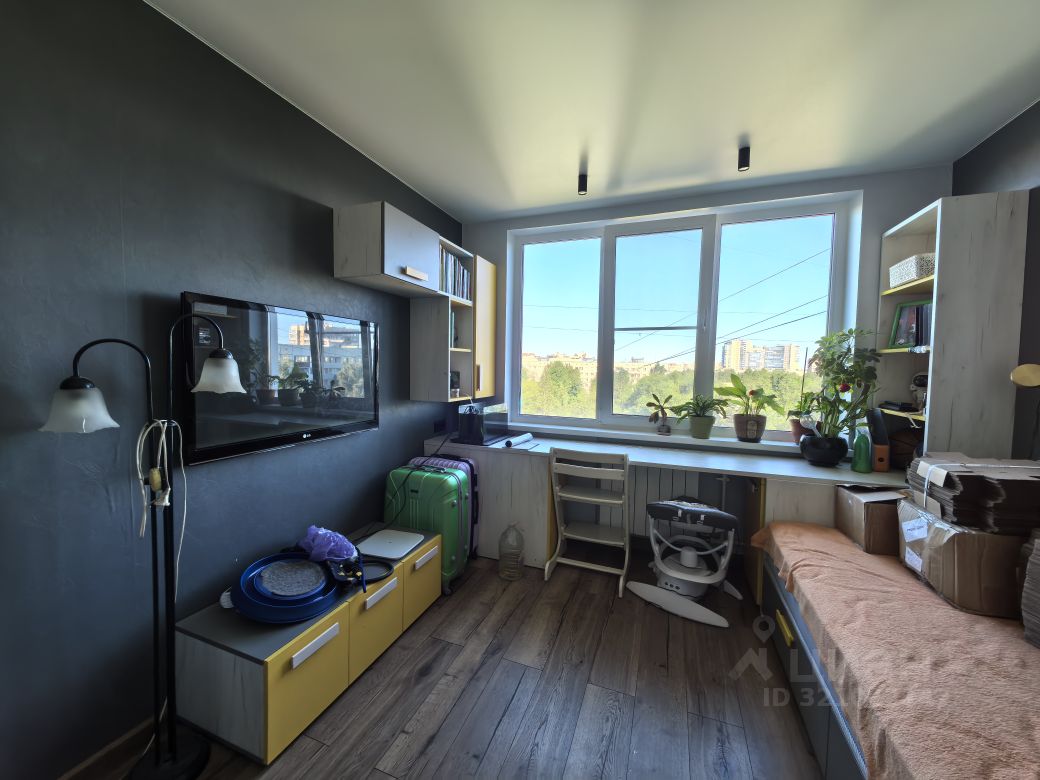 Продажа 3-комн квартиры на вторичном рынке улица Подвойского, 34к1