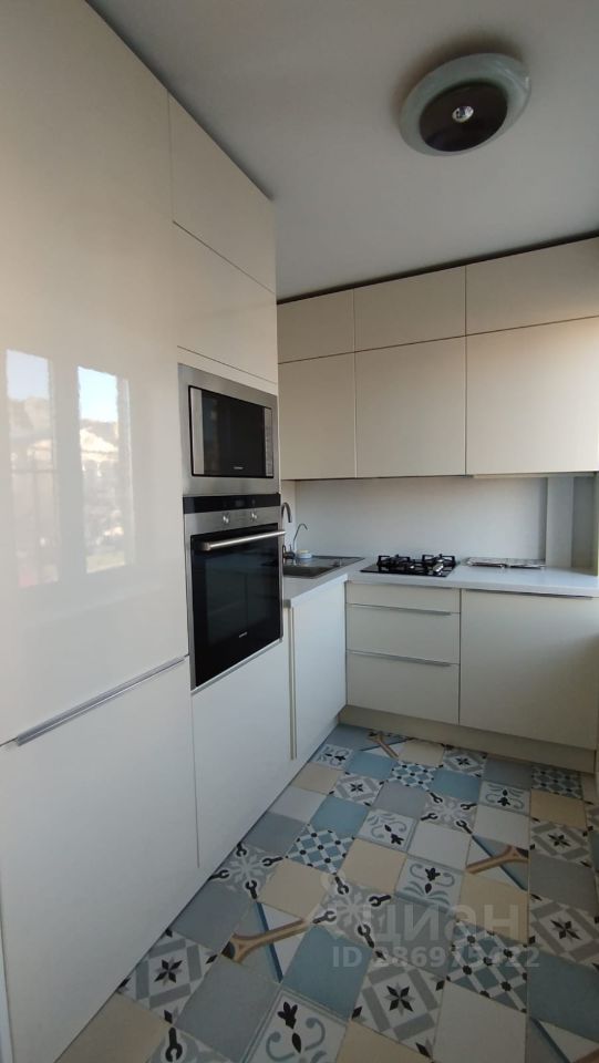 Аренда 3-комн квартиры на вторичном рынке Комсомольский проспект, 19