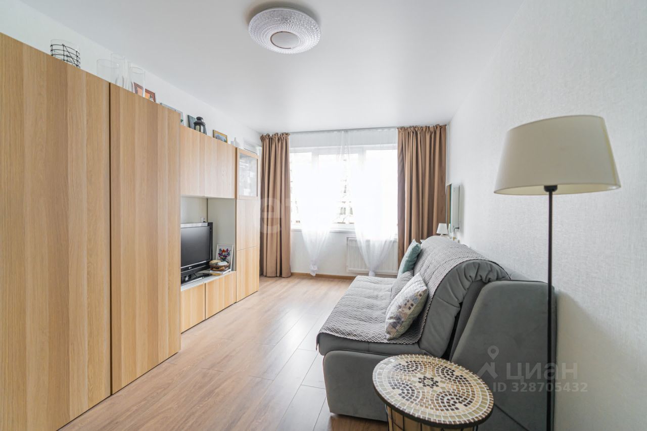 Продажа 3-комн квартиры на вторичном рынке Аэродромная улица, 9