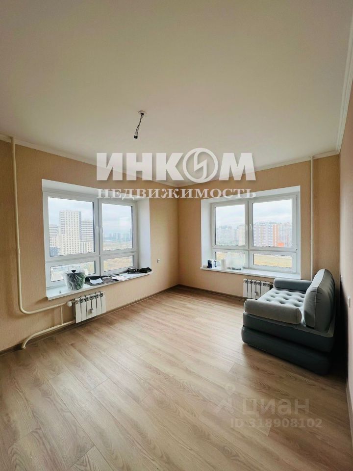 Продажа 4-комн квартиры на вторичном рынке улица Сочинская, 8