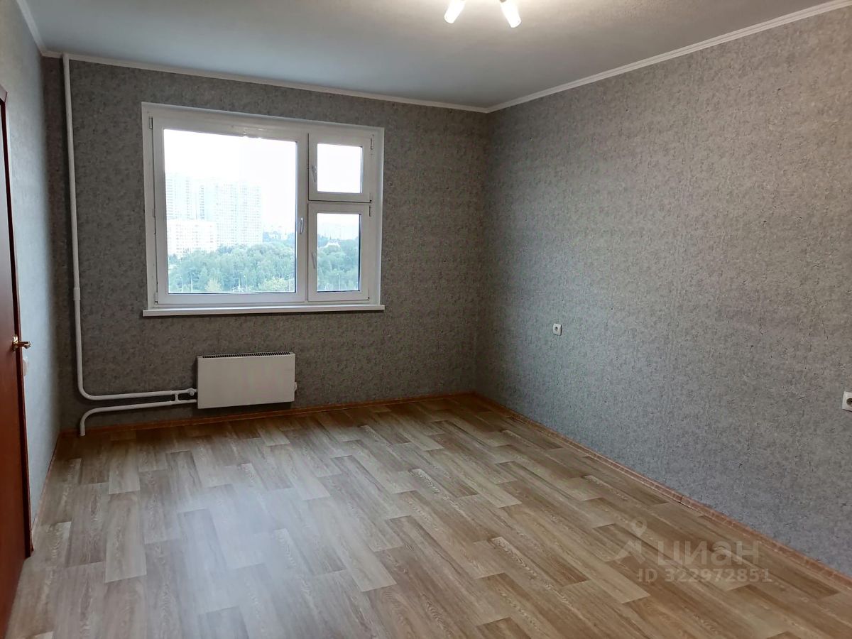 Продажа 2-комн квартиры на вторичном рынке улица Александры Монаховой, 105к1