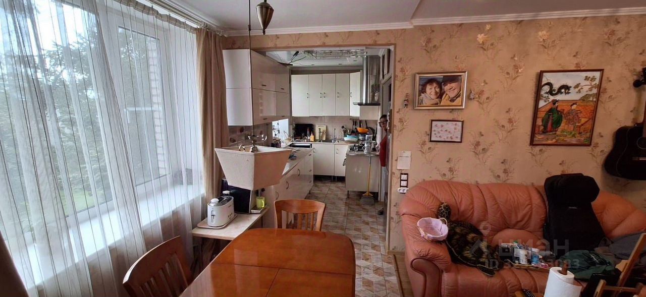 Продажа 3-комн квартиры на вторичном рынке Петергоф, улица Братьев Горкушенко, 16