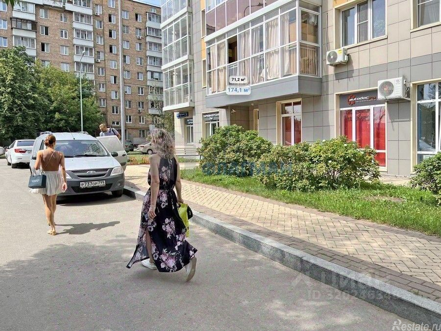 Аренда торгового помещения Судостроительная улица,  д. 3 к1