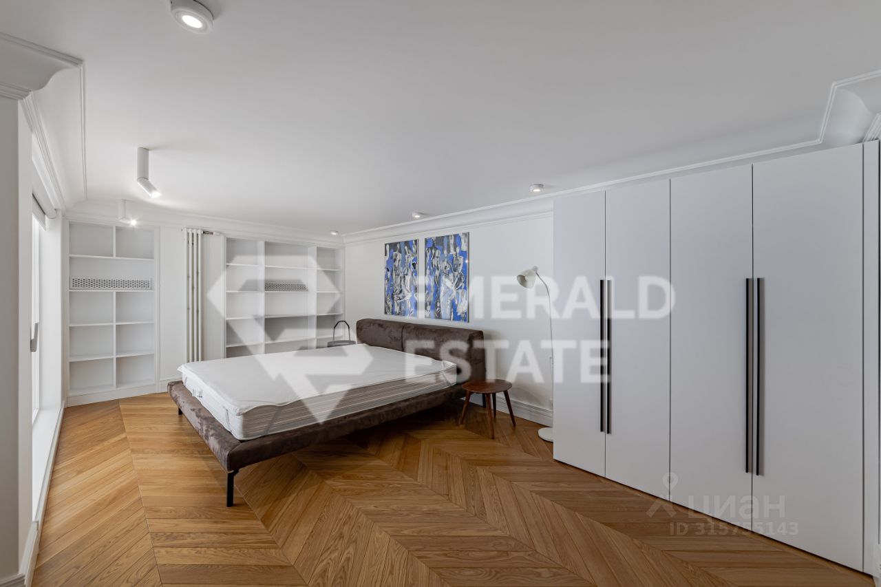 Продажа 6-комн квартиры на вторичном рынке улица Усачева, 11К