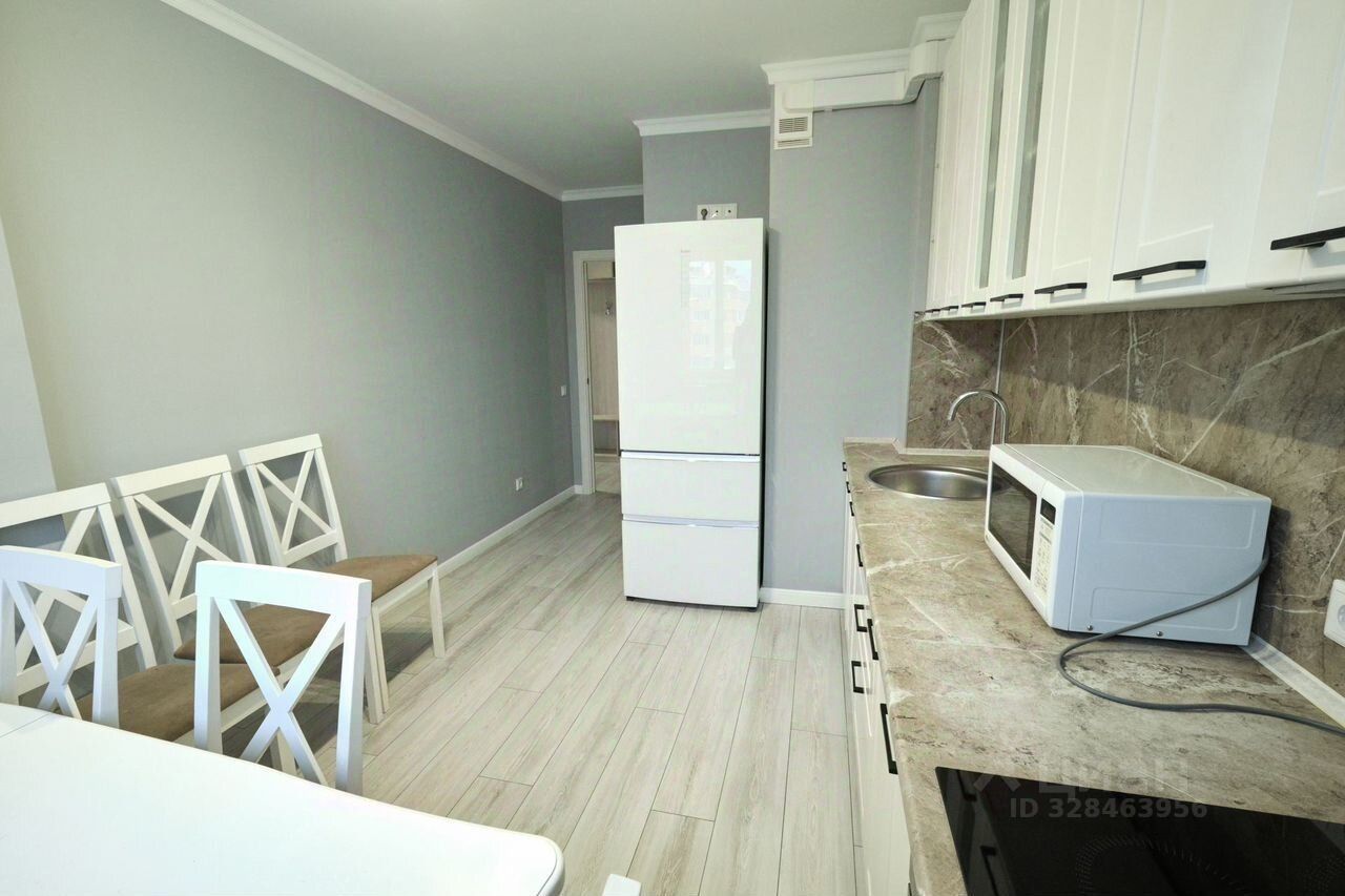 Продажа 3-комн квартиры на вторичном рынке пос. Шушары, улица Вишерская, 24