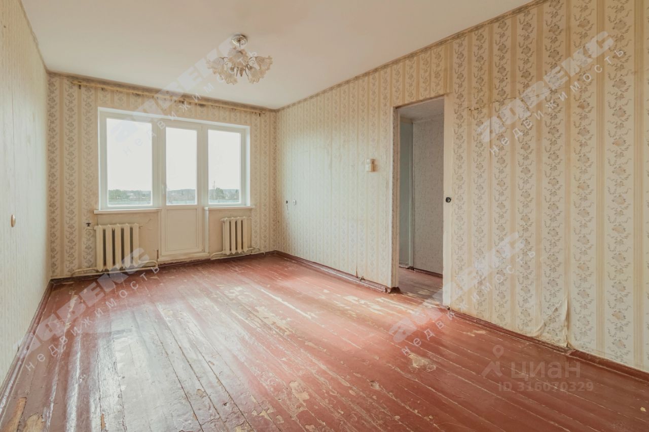 Продажа 1-комн квартиры на вторичном рынке Ульяновка пгт, улица Калинина, 76