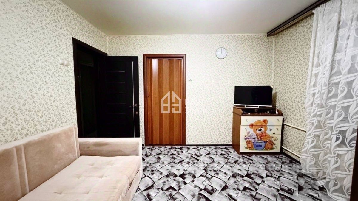 Продажа 4-комн квартиры на вторичном рынке пос. Цементного завода, улица Суворова,  д. 10