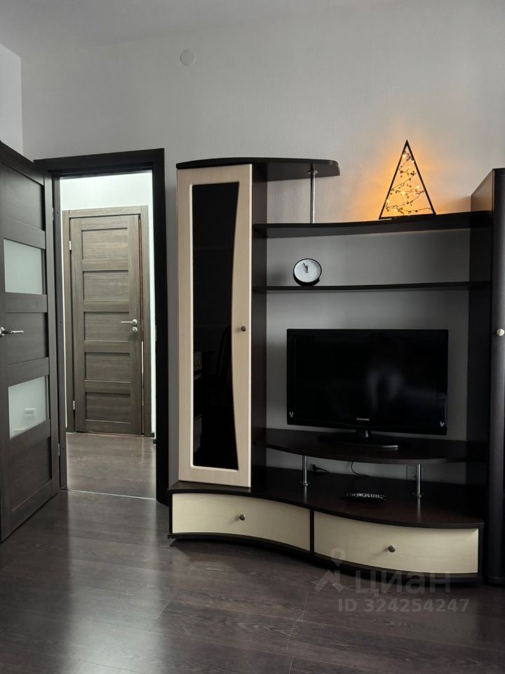 Аренда 2-комн квартиры на вторичном рынке улица Верхне-Каменская, 9к1