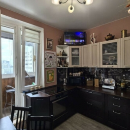 Продажа 2-комн квартиры на вторичном рынке пр-кт Защитников Москвы,  д. 1