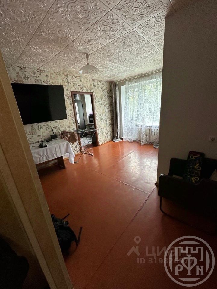 Продажа 2-комн квартиры на вторичном рынке Луга, проспект Кирова, 23