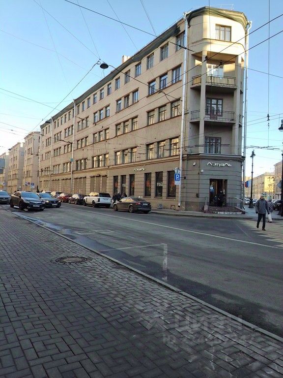 Продажа 2-комн квартиры на вторичном рынке Невский проспект, 146