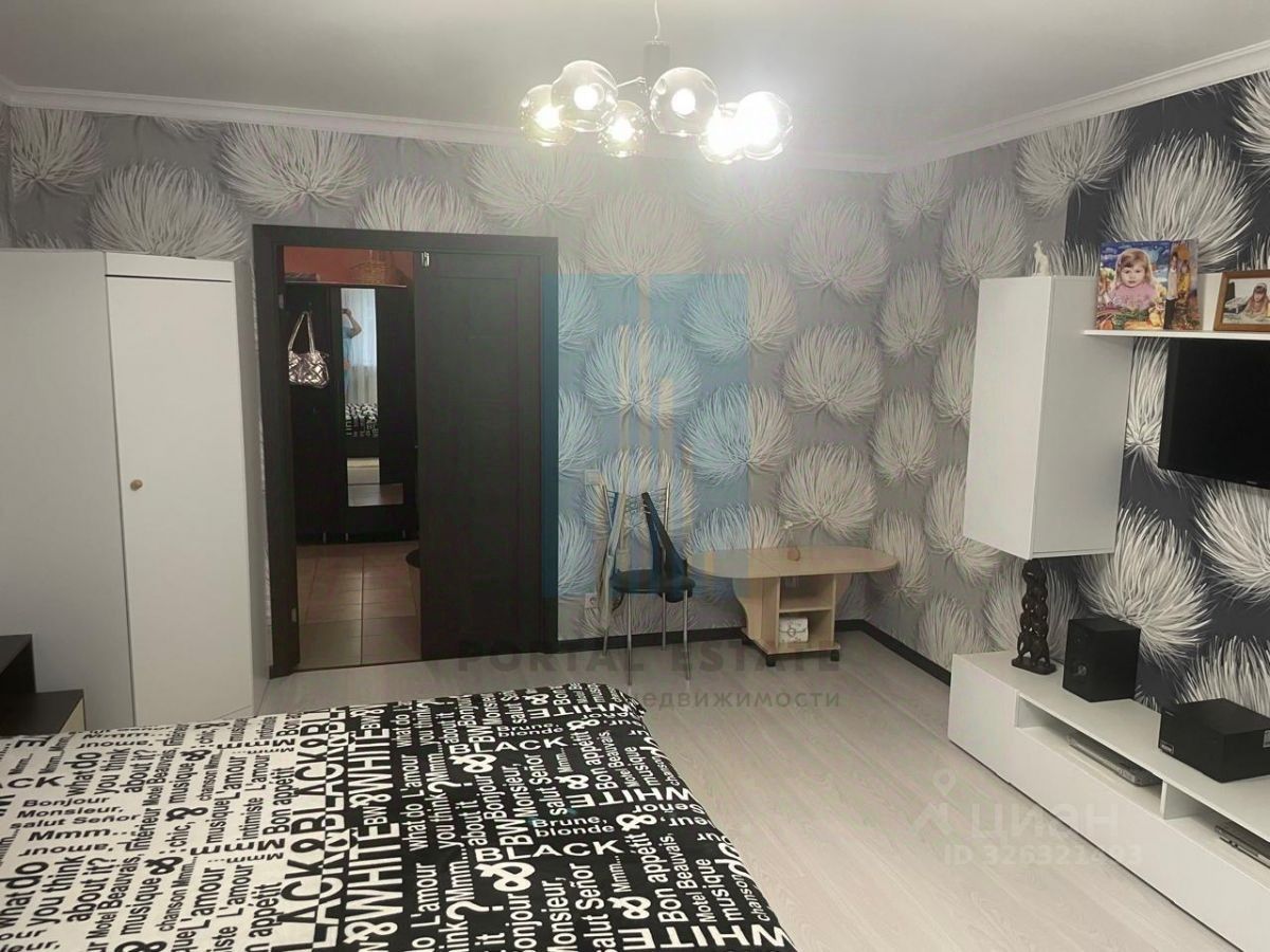 Продажа 3-комн квартиры на вторичном рынке Чехов, улица Уездная, 3