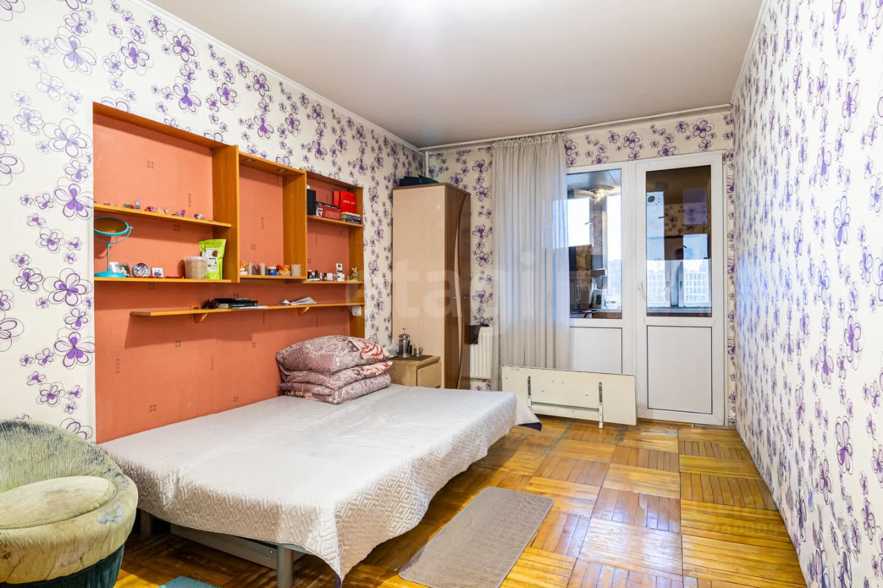 Продажа 3-комн квартиры на вторичном рынке Дунайский проспект, 7