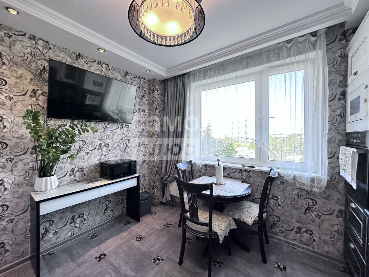 Продажа 2-комн квартиры на вторичном рынке Лобненская улица, 12К1