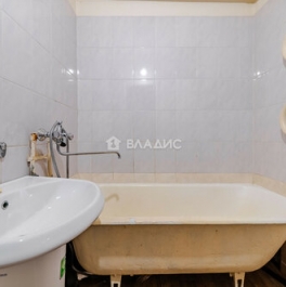 Продажа 1-комн квартиры на вторичном рынке ул Белоостровская,  д. 3