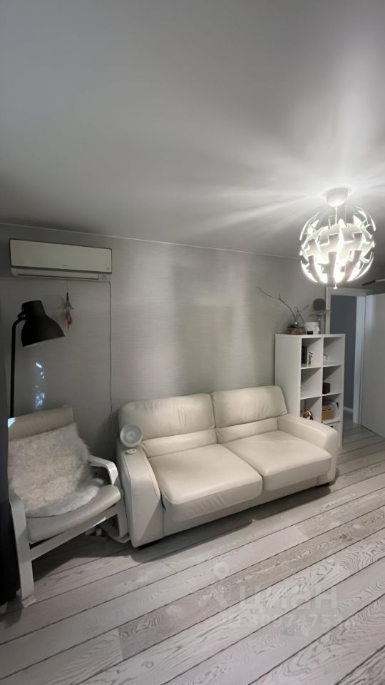 Продажа 1-комн квартиры на вторичном рынке Славянский бульвар, 1