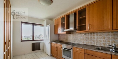 3-комн квартира ул Стасовой,  д. 4