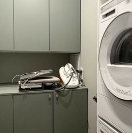 Продажа 3-комн квартиры на вторичном рынке Винницкая улица,  д. 8 к2