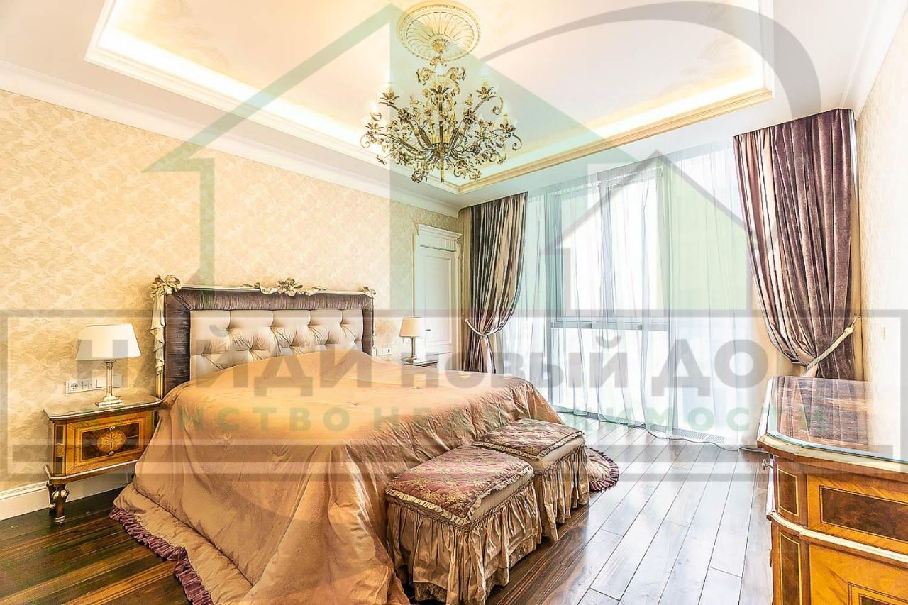 Продажа 4-комн квартиры на вторичном рынке Цветной бульвар, 2