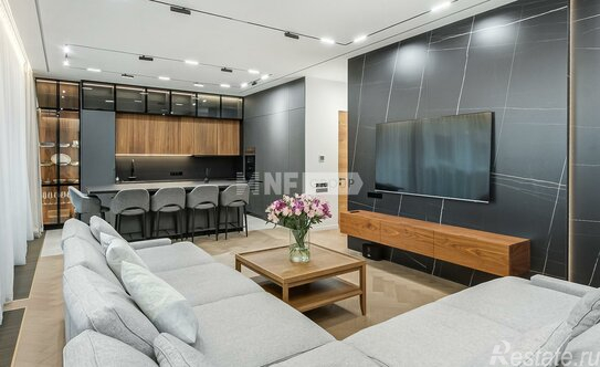 Продажа 4-комн квартиры на вторичном рынке Мосфильмовская улица,  д. 1А