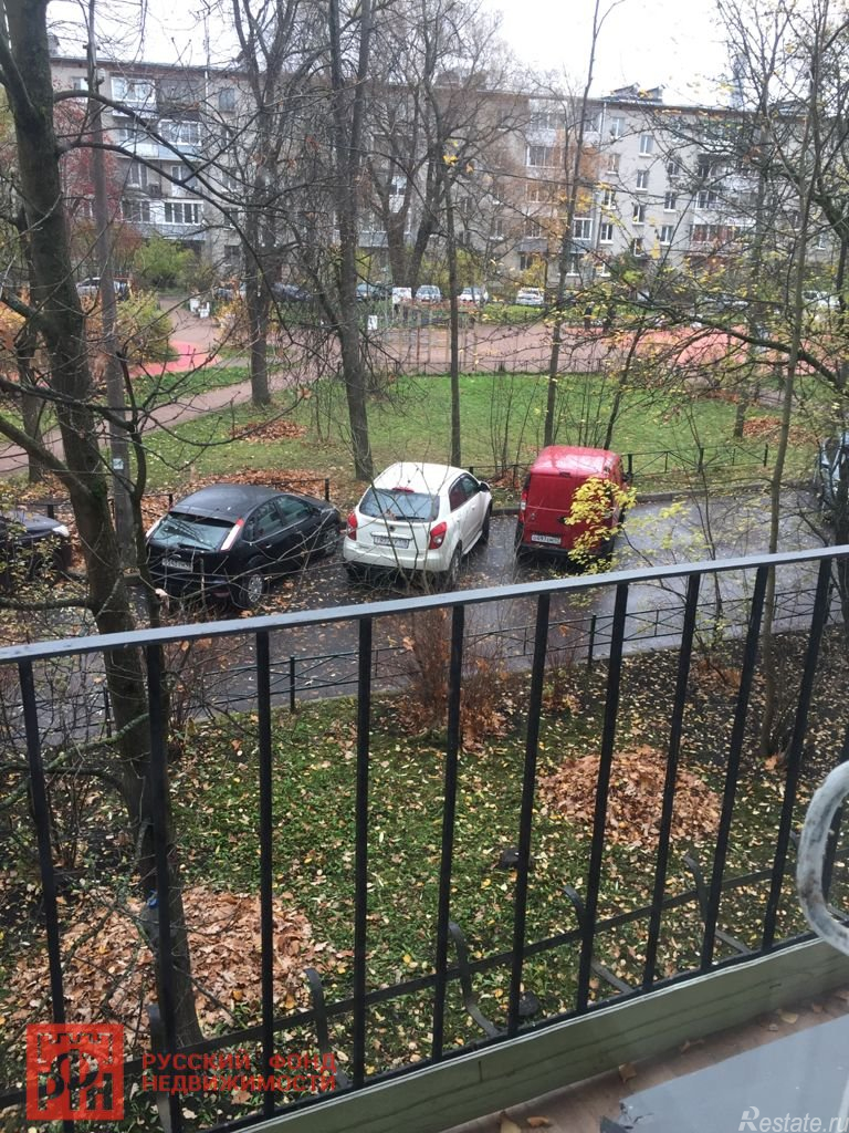 Продажа 2-комн квартиры на вторичном рынке Петергоф г., Эрлеровский бул. ,  д. 16